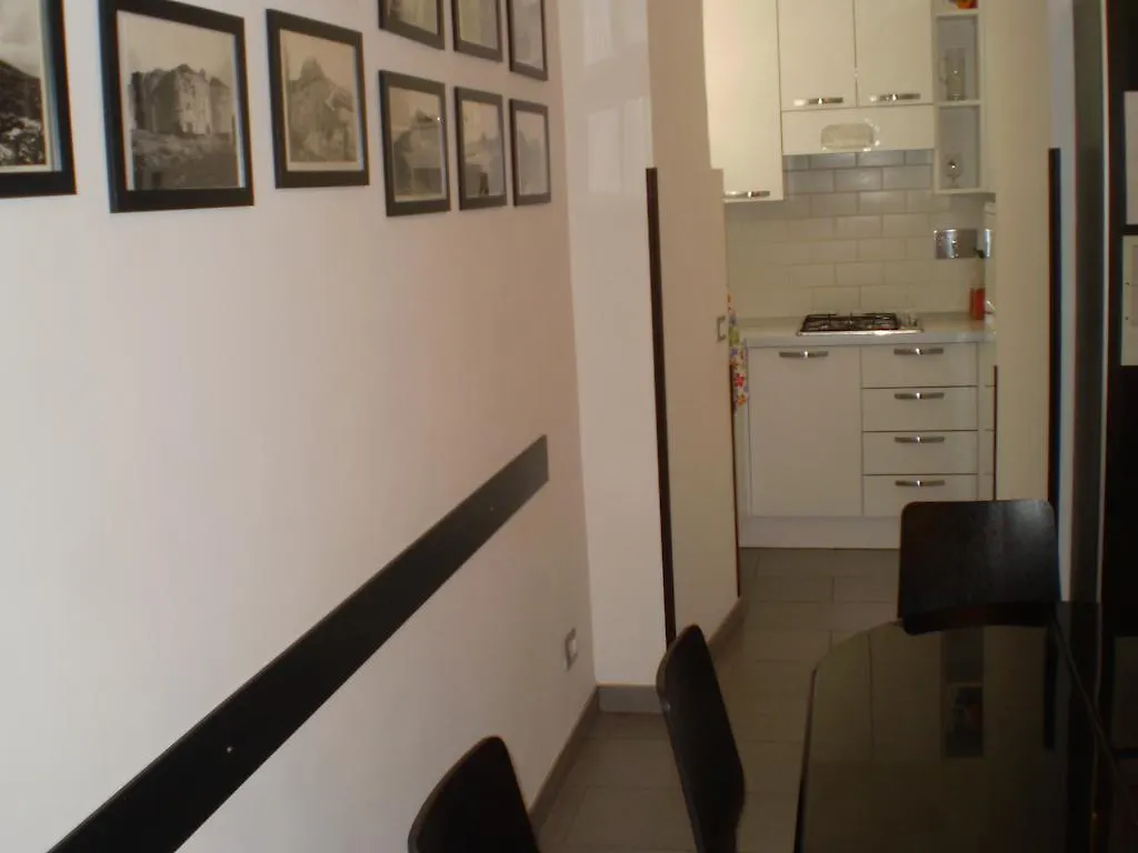 Trasteverooms La Bernardon ローマ 2*,  イタリア